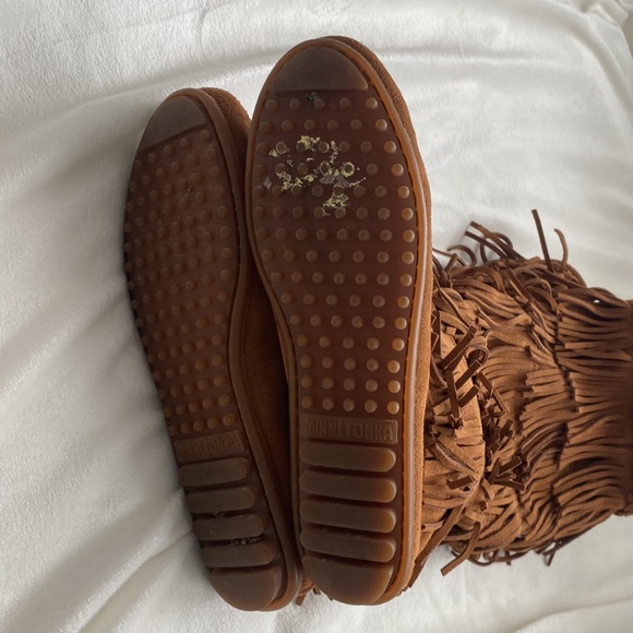 Minnetonka 5 Layer Fringe Boots - Picture 2 of 5